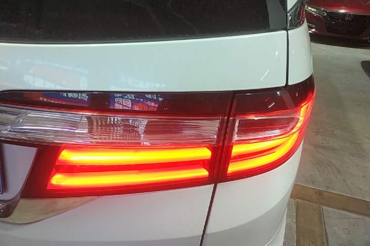 Used Honda Odyssey 2015 2.4L Supreme Edition Right Rear Taillight