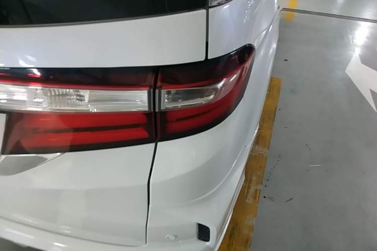 Used Honda Odyssey 2015 2.4L Smart Edition Right Rear Taillight