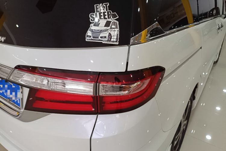 Used Honda Odyssey 2015 2.4L Smart Edition Right Rear Taillight