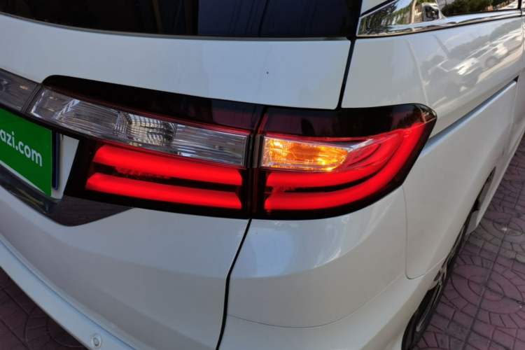 Used Honda Odyssey 2015 Revised Version 2.4L Supreme Edition Right Rear Taillight