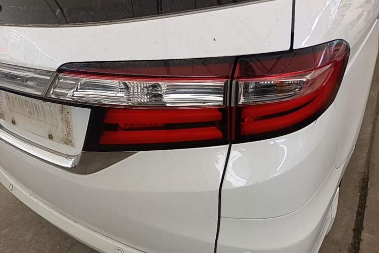 Used Honda Odyssey 2015 2.4L Prestige Edition Right Rear Taillight
