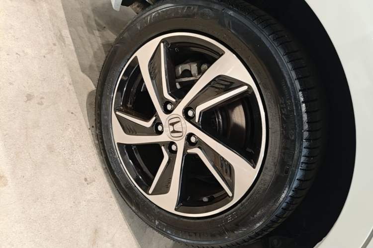 Used Honda Odyssey 2015 2.4L Smart Edition Right Rear Wheel Hub