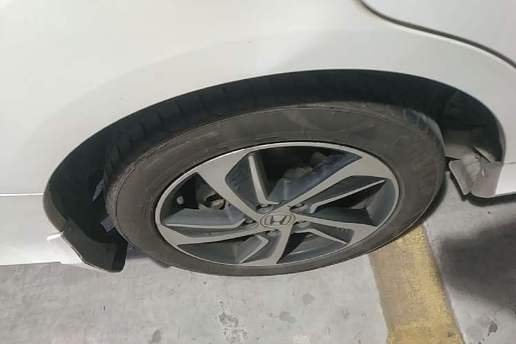 Used Honda Odyssey 2015 2.4L Supreme Edition Right Rear Wheel Hub