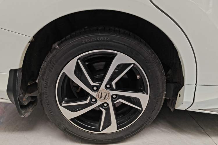 Used Honda Odyssey 2015 Updated 2.4L Smart Cool Version Right Rear Wheel Hub