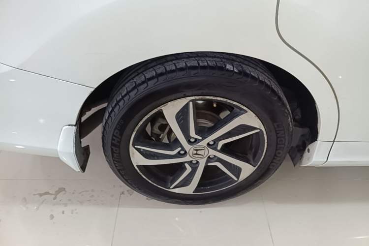 Used Honda Odyssey 2015 2.4L Smart Edition Right Rear Wheel Hub