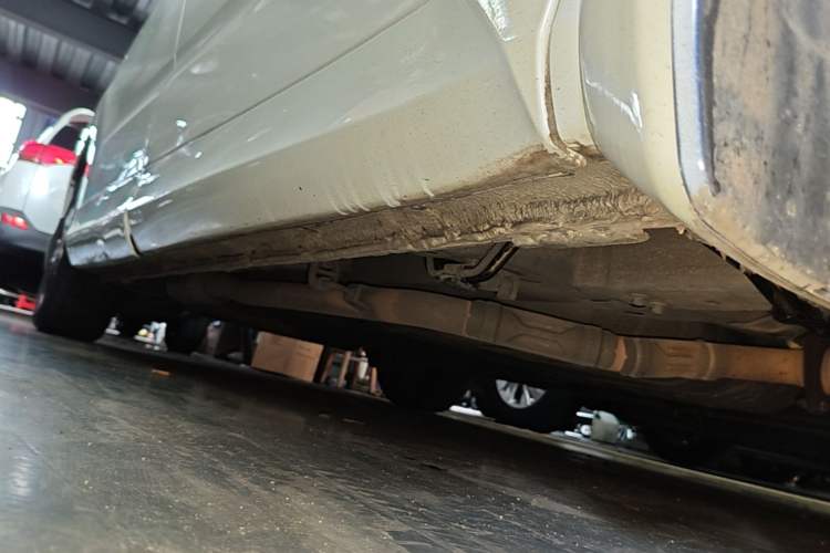 Used Honda Odyssey 2015 2.4L Smart Edition Right Side Sill