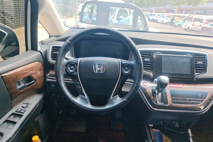 Used Honda Odyssey 2015 Updated Version 2.4L Smart Edition Steering Wheel