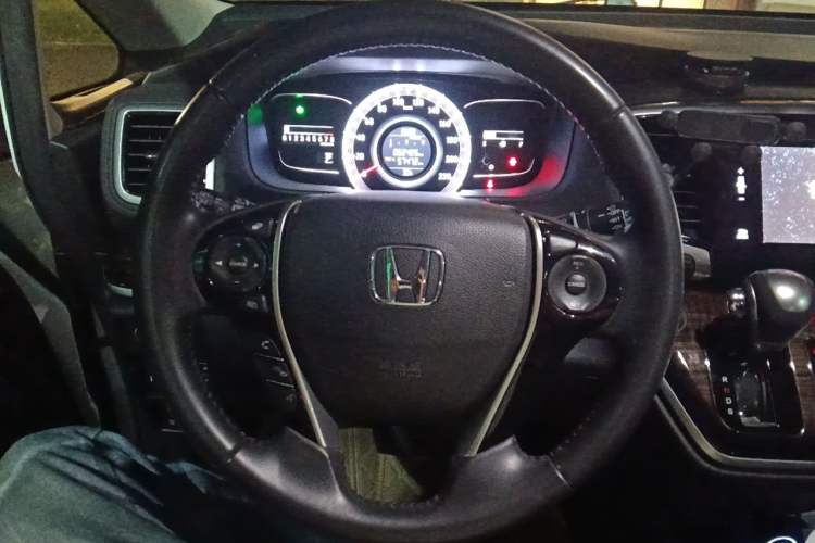 Used Honda Odyssey 2015 Updated Version 2.4L Smart Edition Steering Wheel