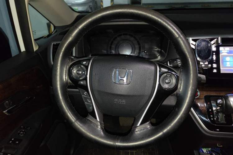 Used Honda Odyssey 2015 Updated Version 2.4L Smart Edition Steering Wheel