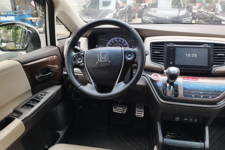 Used Honda Odyssey 2015 Updated Version 2.4L Smart Edition Steering Wheel