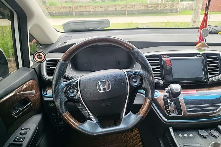 Used Honda Odyssey 2015 Updated Version 2.4L Smart Edition Steering Wheel