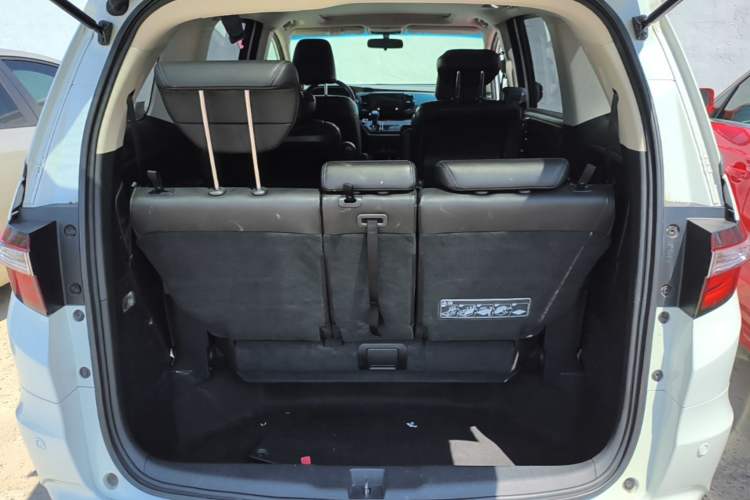 Used Honda Odyssey 2015 Updated Version 2.4L Smart Edition Trunk