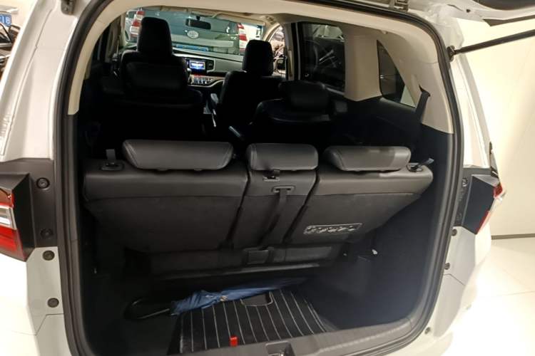 Used Honda Odyssey 2015 Updated Version 2.4L Smart Edition Trunk