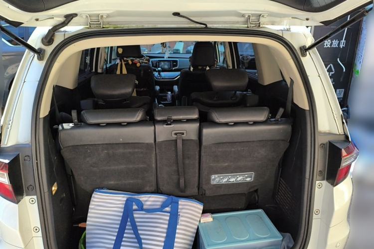 Used Honda Odyssey 2015 2.4L Supreme Edition Trunk