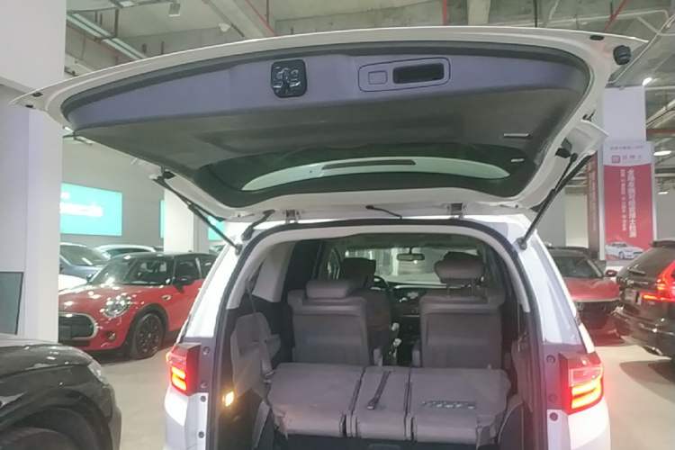 Used Honda Odyssey 2015 2.4L Supreme Edition Trunk