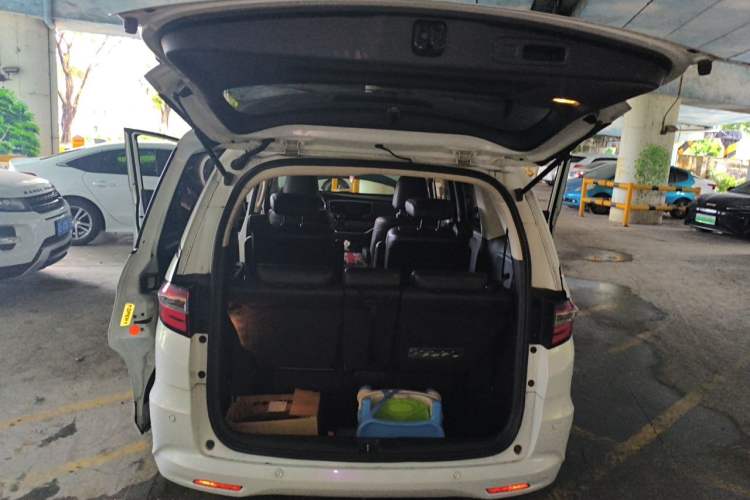 Used Honda Odyssey 2015 Updated Version 2.4L Smart Edition Trunk