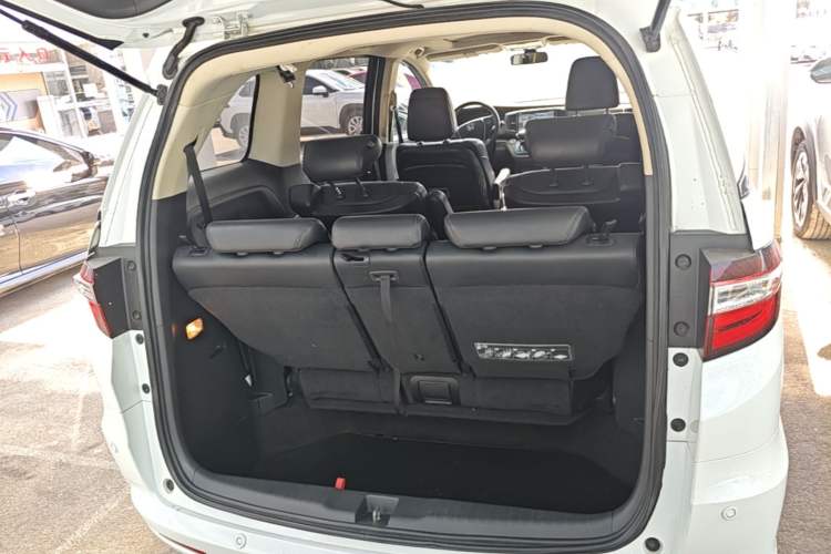 Used Honda Odyssey 2015 Updated Version 2.4L Smart Edition Trunk