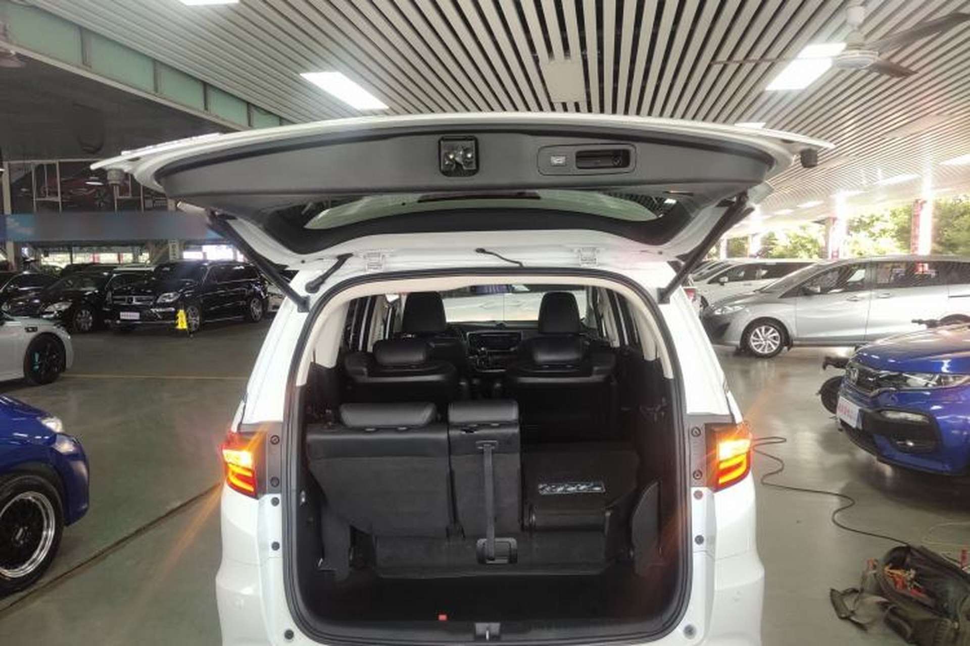 Used Honda Odyssey 2015 Updated Version 2.4L Smart Edition Trunk