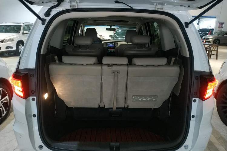 Used Honda Odyssey 2015 Revised 2.4L Luxury Edition Trunk