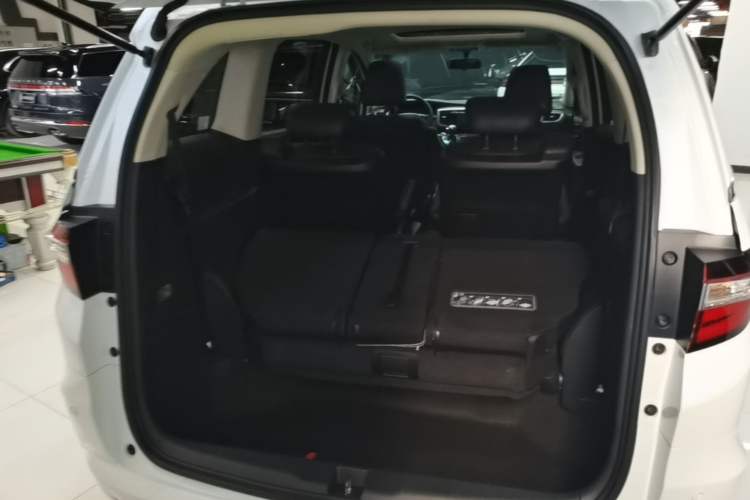 Used Honda Odyssey 2015 Updated Version 2.4L Smart Edition Trunk