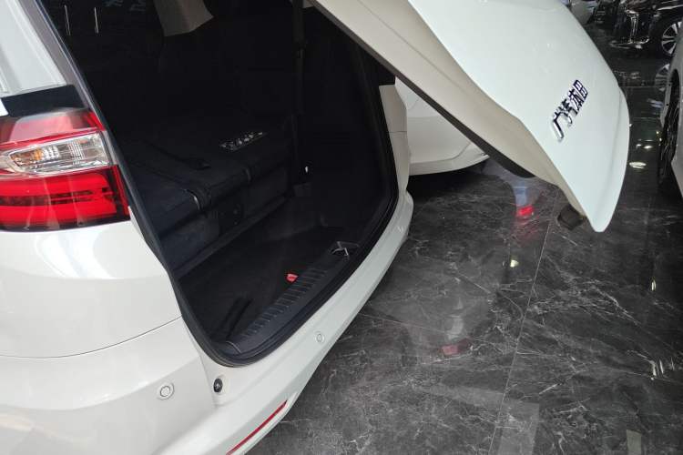 Used Honda Odyssey 2015 Revised Version 2.4L Supreme Edition Trunk
