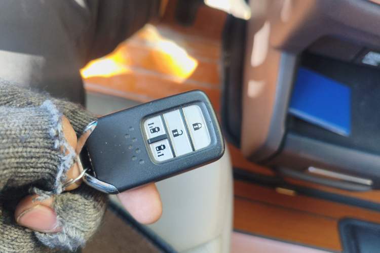 Used Honda Odyssey 2015 Revised 2.4L Luxury Edition Vehicle Key