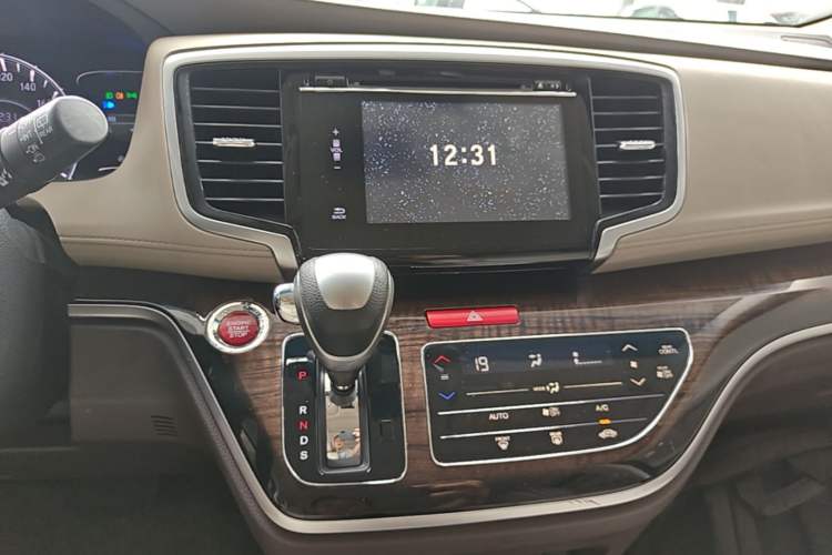 Used Honda Odyssey 2017 2.4L Luxury Edition Audio And AC Panel