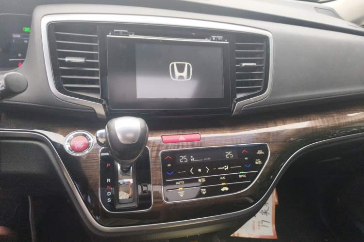 Used Honda Odyssey 2017 2.4L Smart Edition Audio And AC Panel