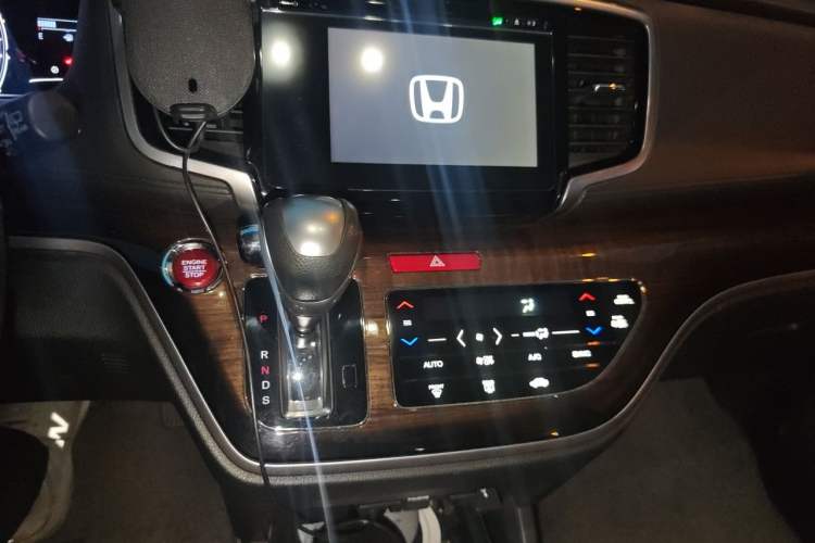 Used Honda Odyssey 2017 2.4L Smart Edition Audio And AC Panel