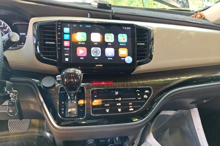 Used Honda Odyssey 2017 2.4L Comfort Edition Audio And AC Panel