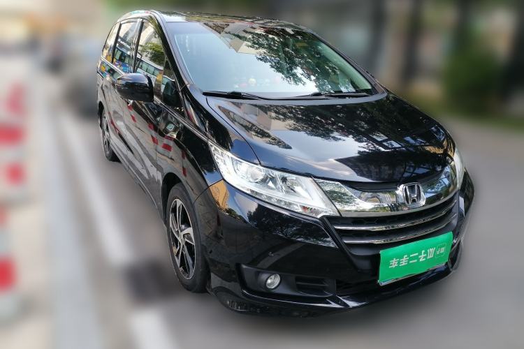 Used Honda Odyssey 2017 2.4L Luxury Edition Front Right 45 Deg