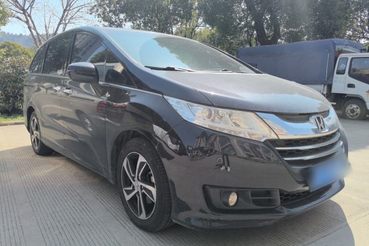 Used Honda Odyssey 2017 2.4L Luxury Edition Front Right 45 Deg