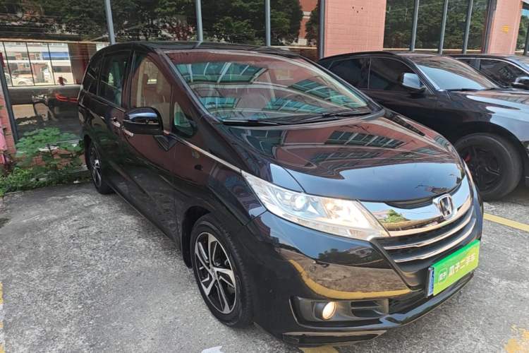 Used Honda Odyssey 2017 2.4L Luxury Edition Front Right 45 Deg