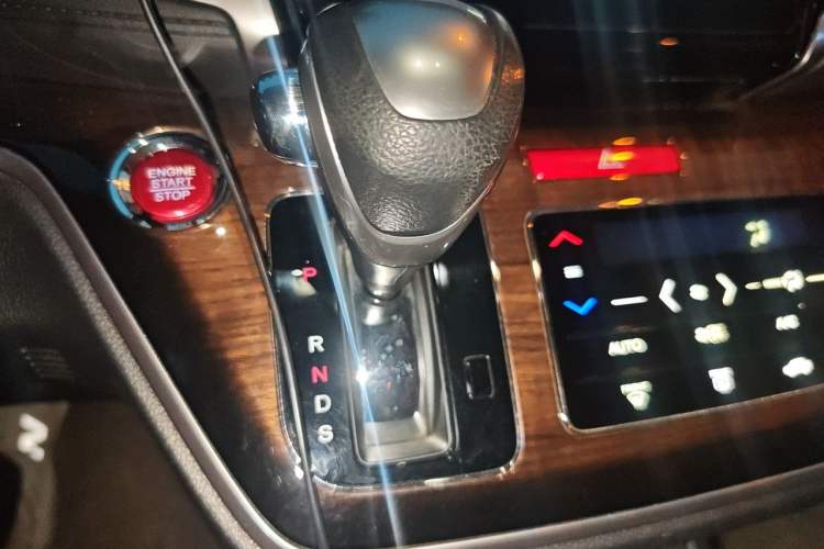 Used Honda Odyssey 2017 2.4L Smart Edition Gear Lever