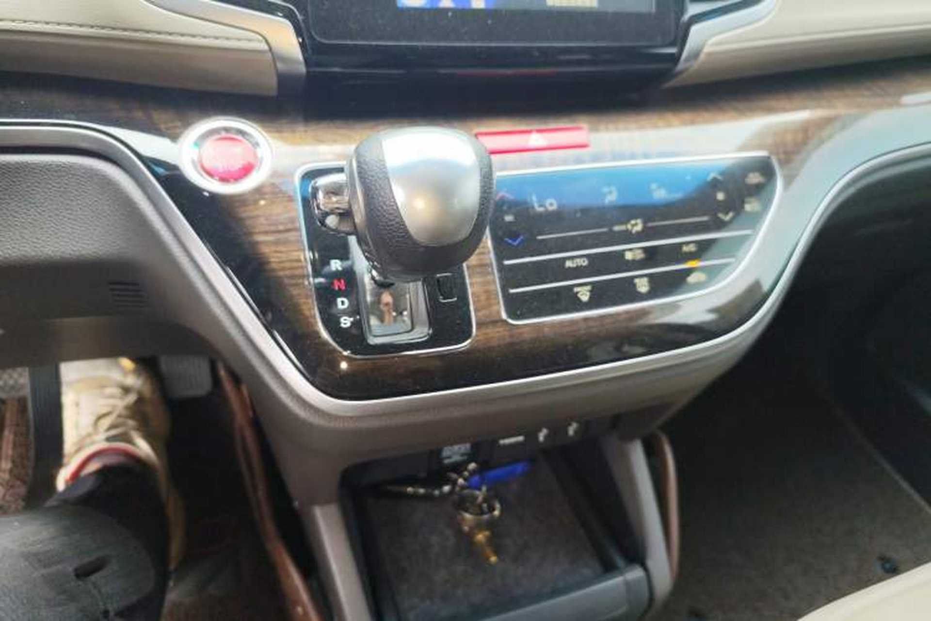 Used Honda Odyssey 2017 2.4L Luxury Edition Gear Lever