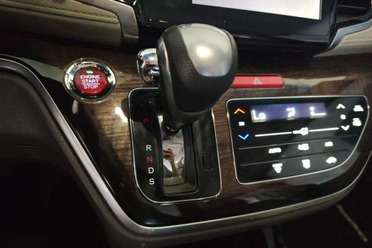 Used Honda Odyssey 2017 2.4L Luxury Edition Gear Lever
