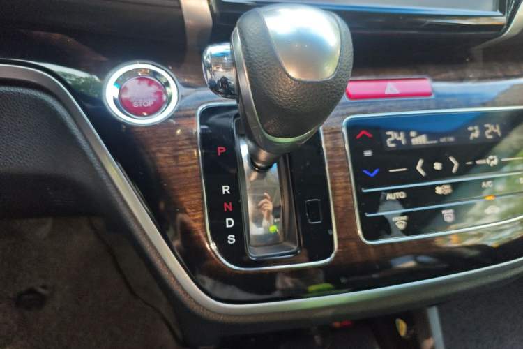 Used Honda Odyssey 2017 2.4L Smart Edition Gear Lever
