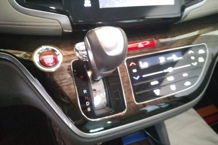 Used Honda Odyssey 2017 2.4L Luxury Edition Gear Lever