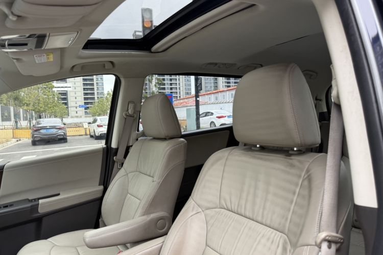 Used Honda Odyssey 2017 2.4L Luxury Edition Interior 10