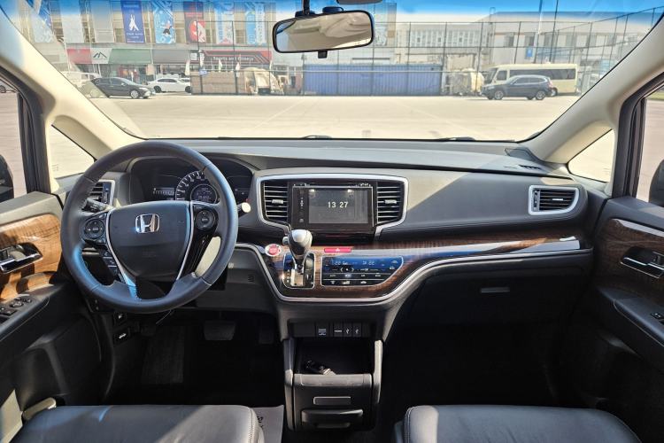 Used Honda Odyssey 2017 2.4L Smart Edition Interior 3