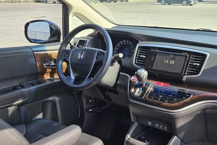 Used Honda Odyssey 2017 2.4L Smart Edition Interior 4