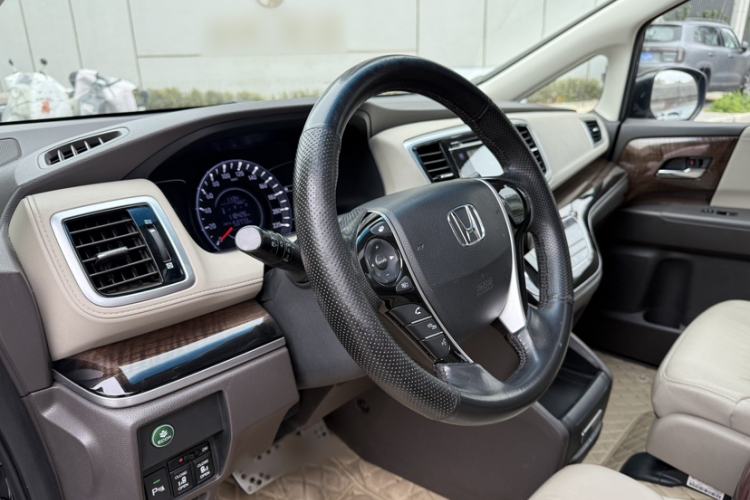 Used Honda Odyssey 2017 2.4L Luxury Edition Interior 4