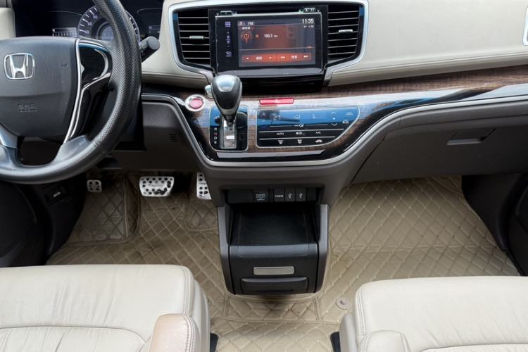 Used Honda Odyssey 2017 2.4L Luxury Edition Interior 8