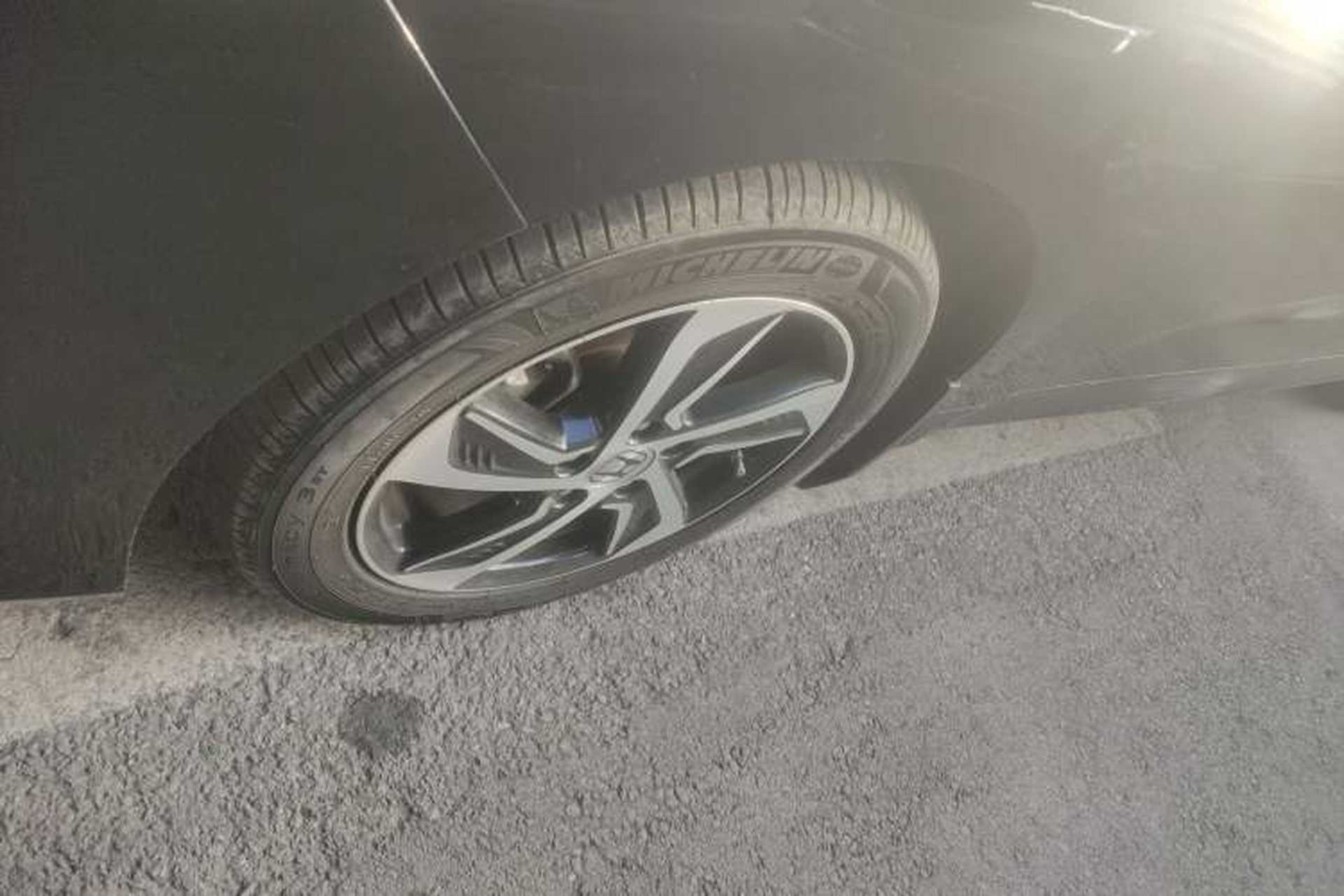 Used Honda Odyssey 2017 2.4L Smart Edition Left Front Wheel Hub