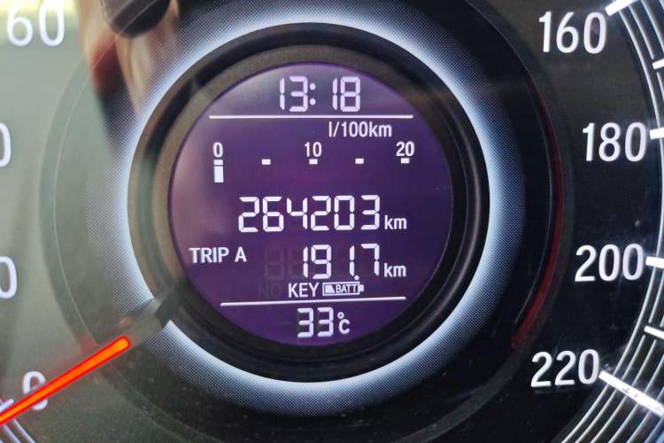 Used Honda Odyssey 2017 2.4L Luxury Edition Odometer Close Up