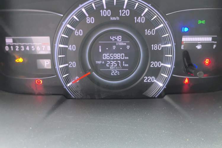Used Honda Odyssey 2017 2.4L Luxury Edition Odometer Close Up