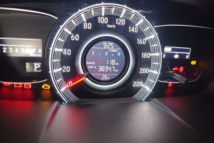 Used Honda Odyssey 2017 2.4L Luxury Edition Odometer Close Up