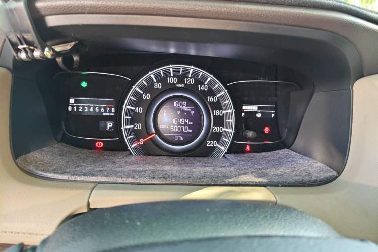 Used Honda Odyssey 2017 2.4L Comfort Edition Odometer Close Up
