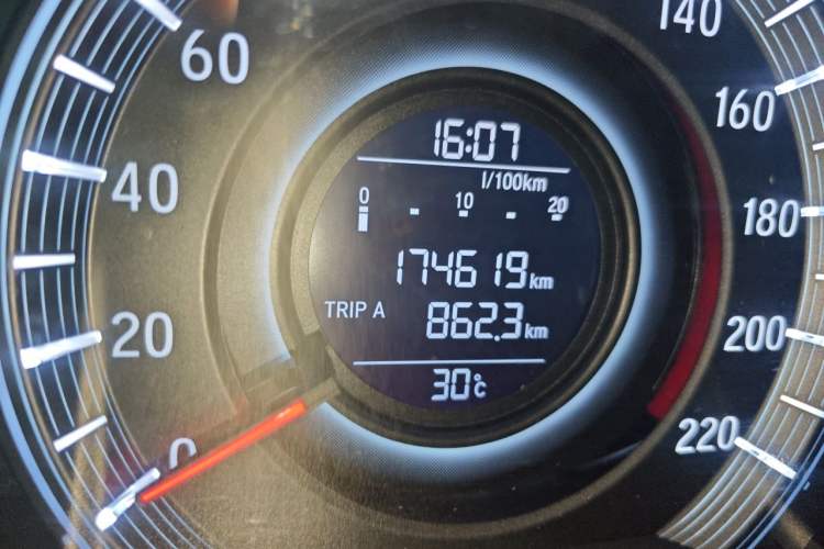 Used Honda Odyssey 2017 2.4L Smart Edition Odometer Close Up