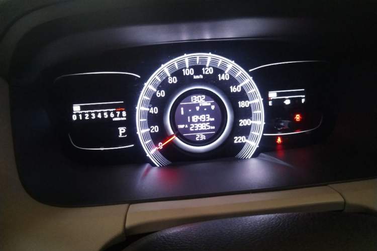 Used Honda Odyssey 2017 2.4L Luxury Edition Odometer Close Up